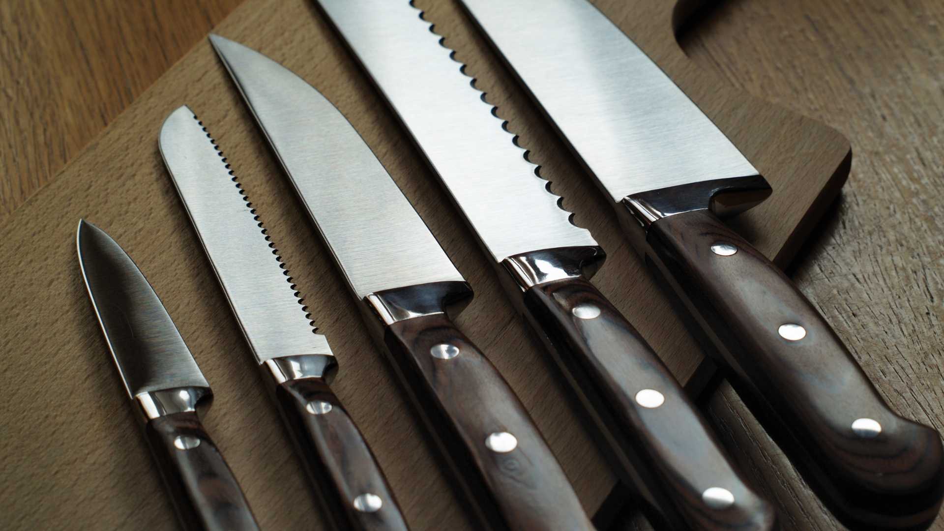 Cách bảo quản tủ quần áo gỗ để luôn bền đẹp trong khí hậu Bình Phước