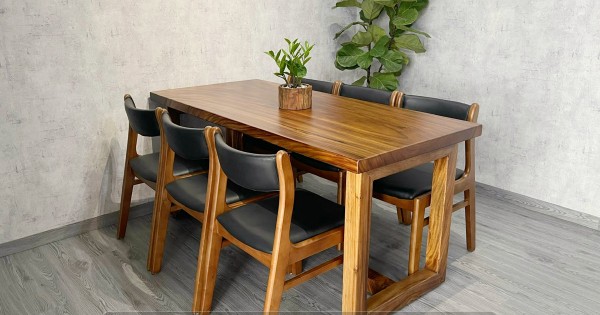 bàn ăn gỗ tự nhiên phong cách rustic 
