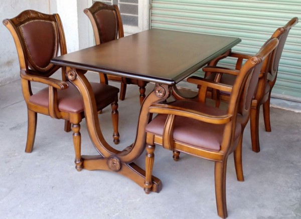 bàn ăn gỗ tự nhiên phong cách cổ điển