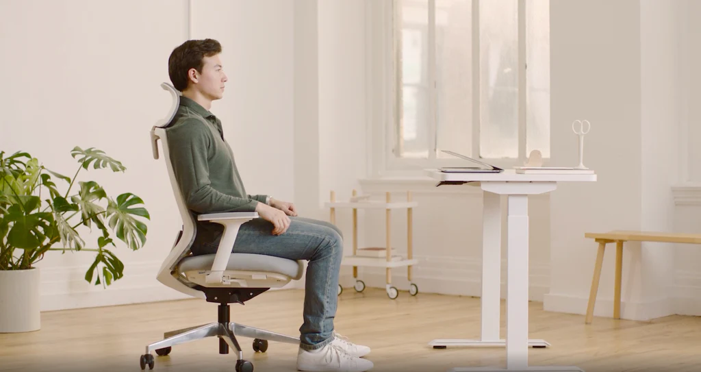Hỗ trợ cột sống và tư thế ngồi chuẩn Bí Quyết Lựa Chọn Ghế Văn Phòng Thông Minh
