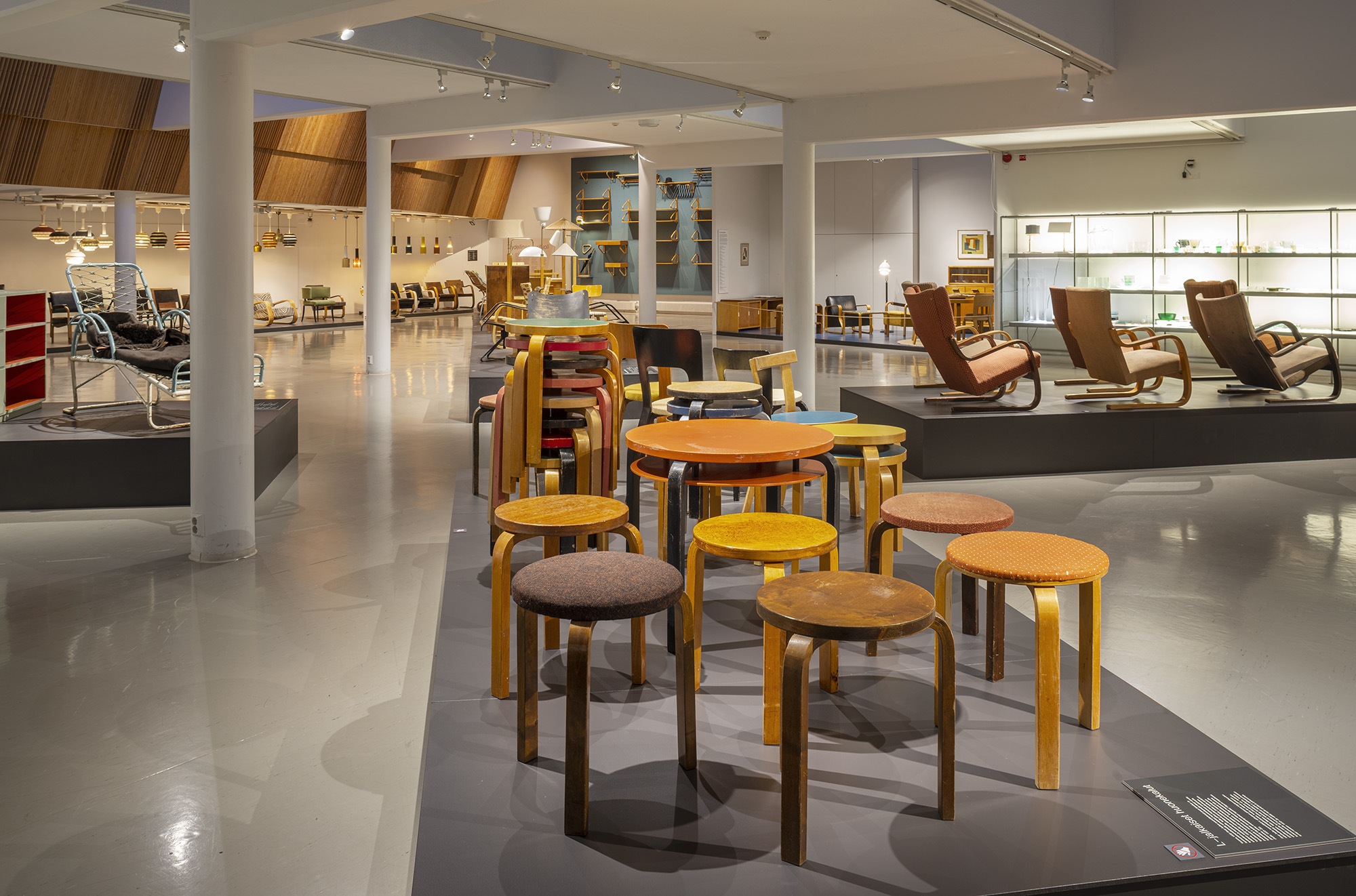 Nội Thất Giá Rẻ vs. Nội Thất Tầm Trung: Lựa Chọn Phù Hợp Cho Mỗi Không Gian