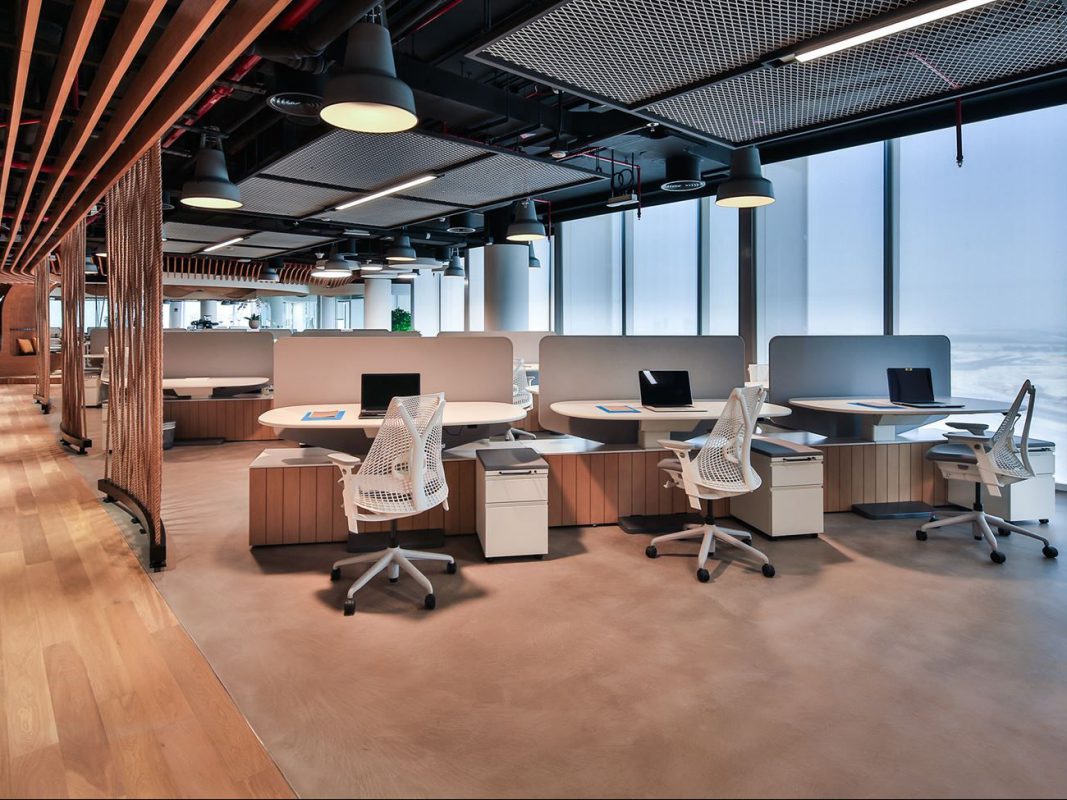 Phân khúc nội thất văn phòng: Cao cấp vs. Giá rẻ, lựa chọn nào hợp lý?