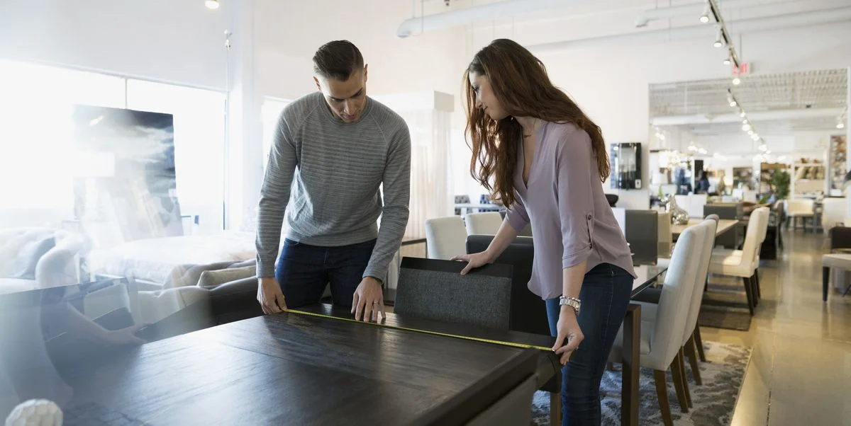 Phân tích chi tiết chất liệu tủ quần áo gỗ: Tự nhiên vs. Công nghiệp