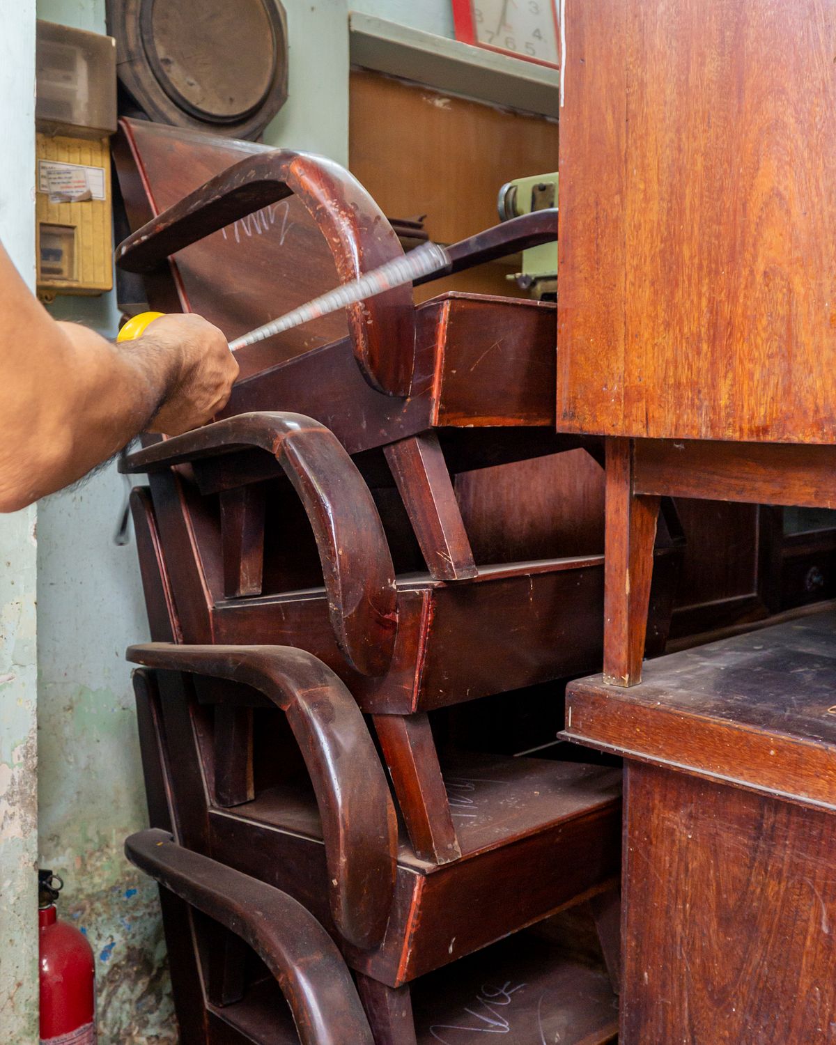 Nhược điểm Mua Nội Thất Văn Phòng Thanh Lý Tại Bình Phước: Cơ Hội & Rủi Ro