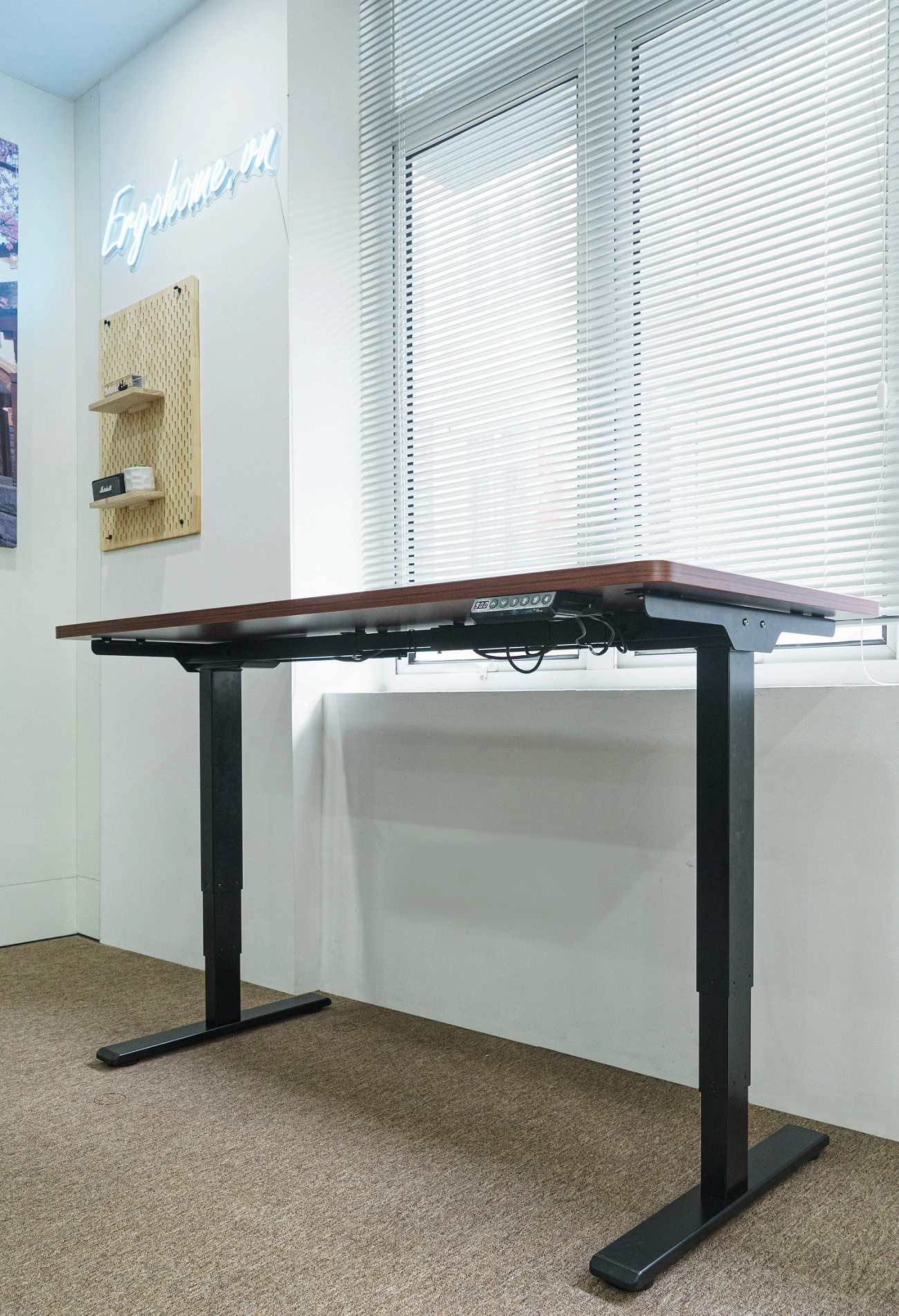 Bàn nâng hạ thông minh: Xu hướng nội thất văn phòng mới