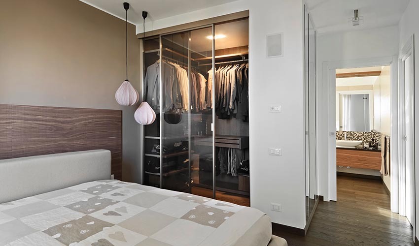 Tủ quần áo gỗ đa năng: Giải pháp lưu trữ tối ưu cho gia đình