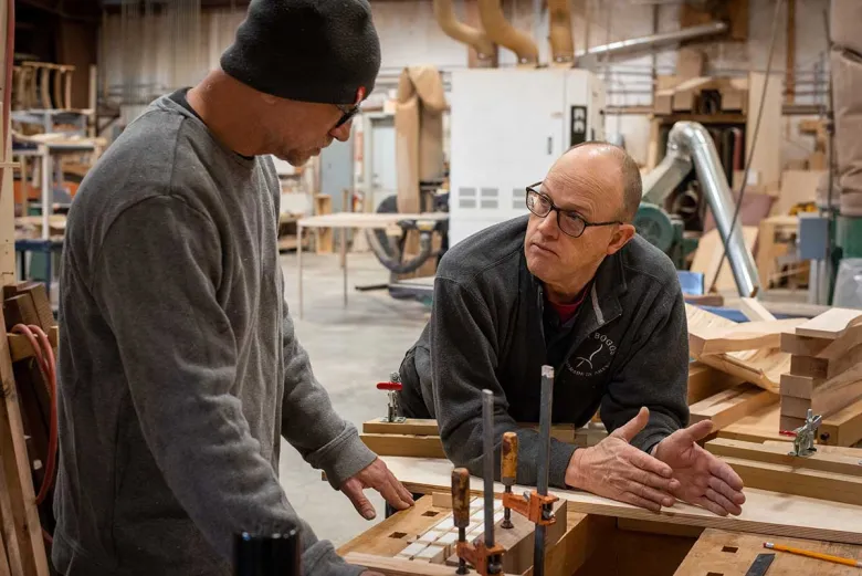 Nội Thất Giá Rẻ vs. Nội Thất Tầm Trung: Lựa Chọn Phù Hợp Cho Mỗi Không Gian