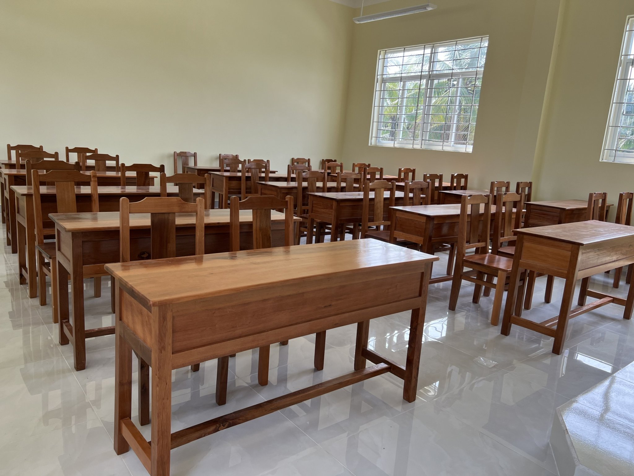 Bàn ghế học sinh gỗ Bình Phước