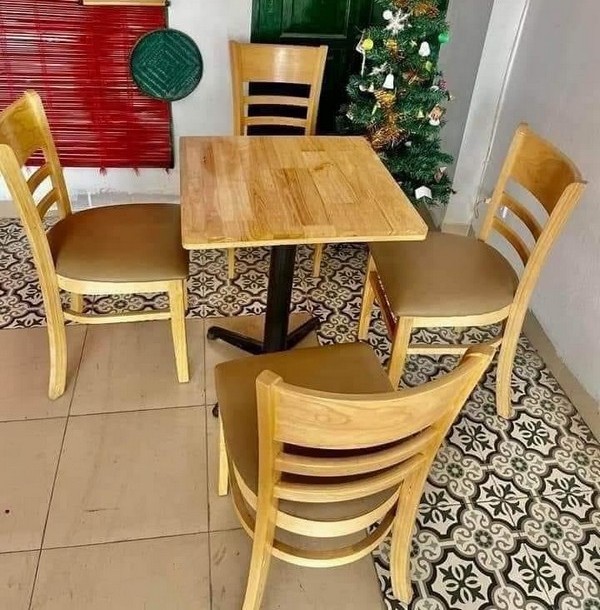 Bàn ghế gỗ Phú Riềng